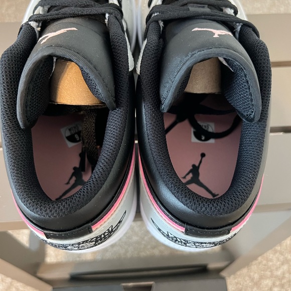 Air Jordan 1 Low - Picture 5 of 8